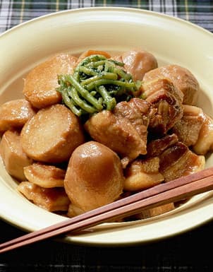 里いもと豚バラ肉の煮もの