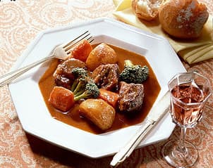 牛バラ肉の赤ワイン煮