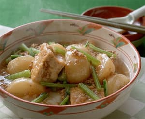 かぶと厚揚げの豚そぼろ煮