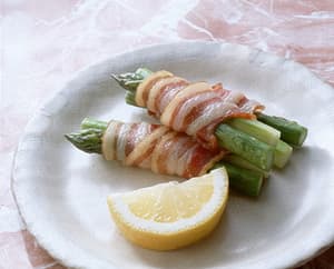 アスパラガスのベーコン巻き