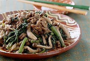 牛肉と春菊としめじの炒めもの