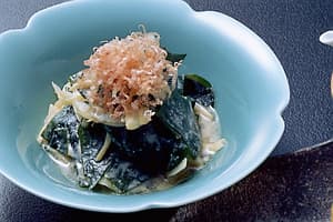 わかめと玉ねぎのごま酢あえ
