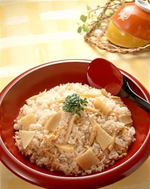 たけのこと油揚げの炊き込みご飯
