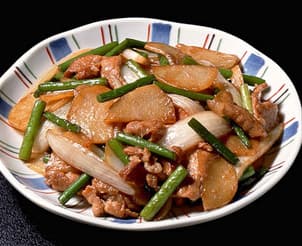 じゃがいもとにんにくの茎の中国風炒め