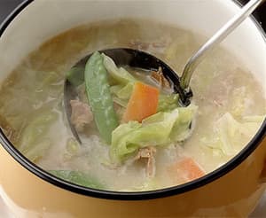 キャベツと豚こま汁