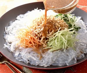 豚肉とくず切りのごまだれあえ