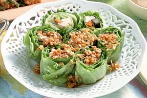 蒸し鶏と野菜入りロールレタス