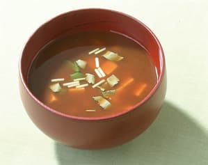 豆腐と三つ葉の赤だし