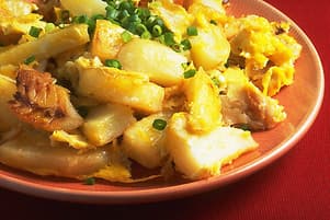 じゃがいも、干物、卵の炒めもの