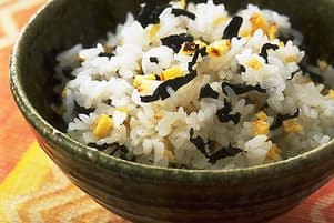 わかめと油揚げの混ぜご飯