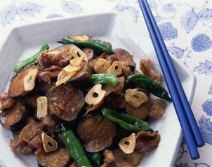 なすと豚バラ肉のにんにくしょうゆ炒め