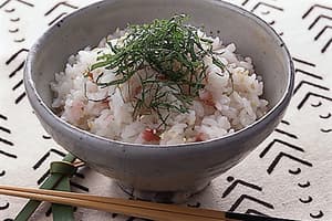 梅干し炊き込みご飯