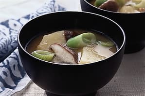 じゃがいもとしいたけのみそ汁