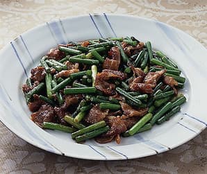 豚肉とにんにくの茎の炒めもの