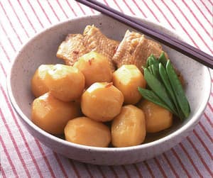 新じゃがと手羽先のピリ辛煮