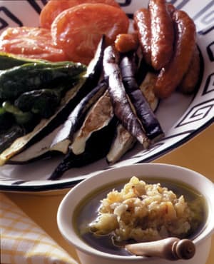 焼き野菜とソーセージのにんにくディップ