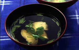 鶏肉と三つ葉のお吸いもの