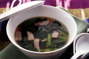 小松菜とベーコンの中国風スープ