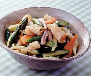 季節野菜といかの中国風あえもの
