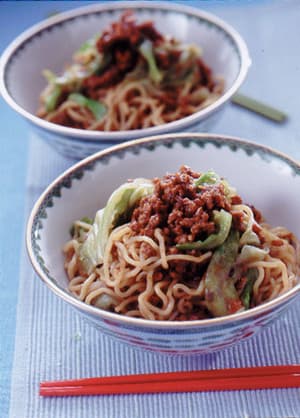 レタス入り肉みそ麺