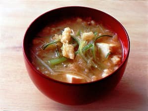 揚げだまと豆腐のみそ汁