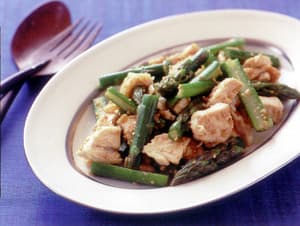 鶏肉とアスパラのごまあえ