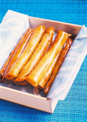 桜えびとセロリのスティック春巻き