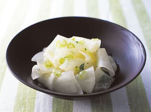 薄切り大根のサラダ