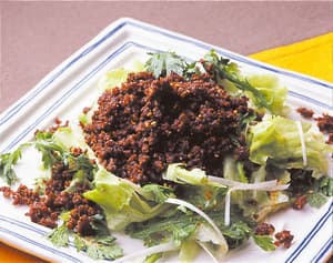 韓国風そぼろのせサラダ
