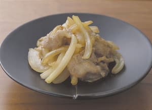 新玉ねぎと豚肉のエスニック炒め