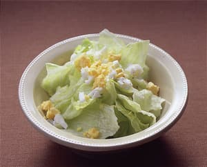 レタスとゆで卵のサラダ