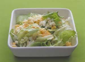 レタスとゆで卵のサラダ