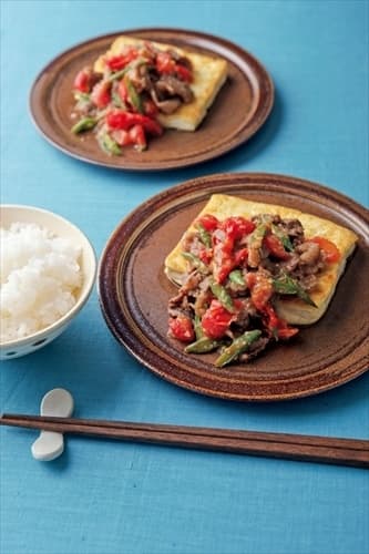 豆腐ステーキ 牛肉のみそ炒めのせ