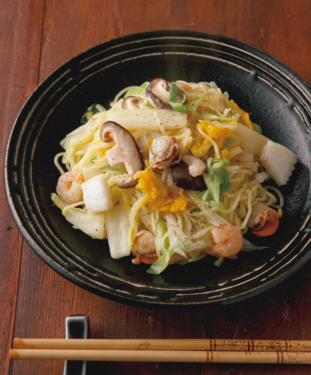 シーフードと野菜の塩焼きそば