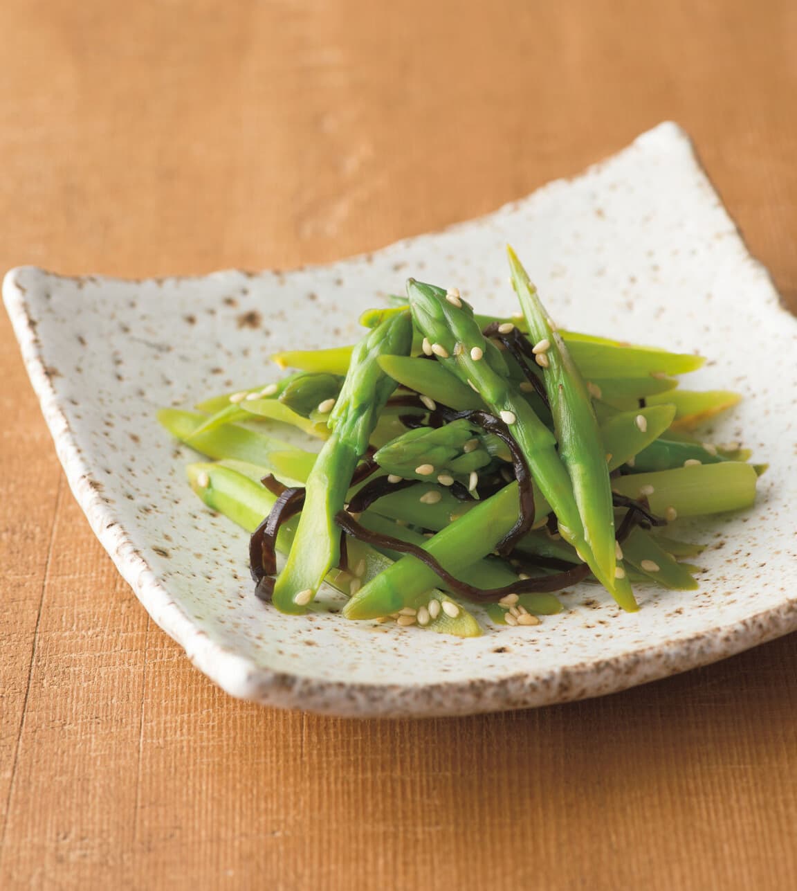アスパラのごま塩昆布あえ